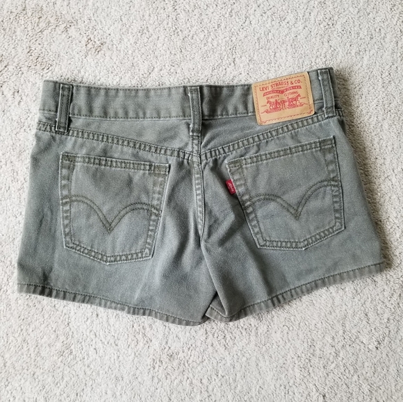 FINAL SALE EUC Levi's olive shorts - Picture 2 of 6